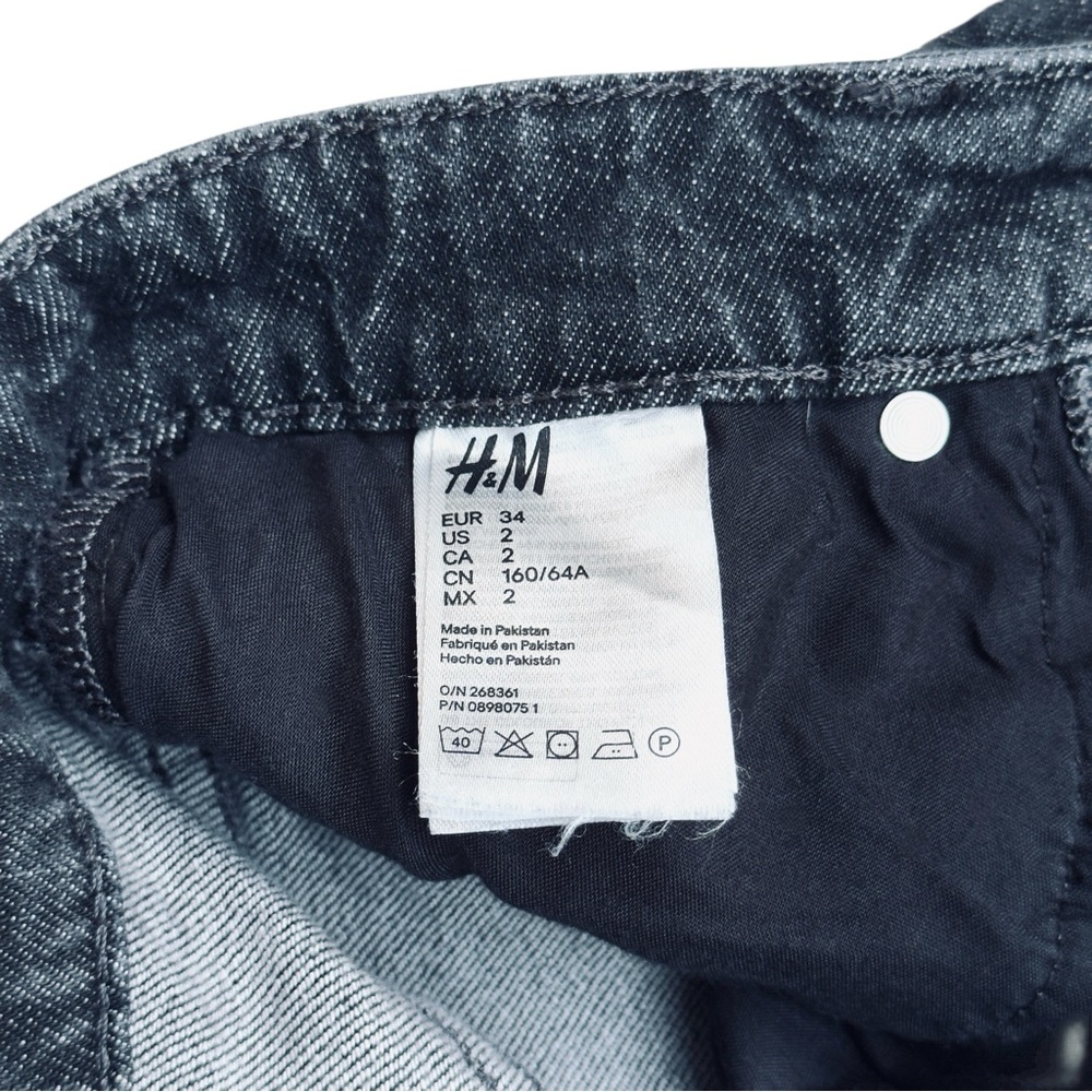 H&M Ultra High Waist Mom Shorts Sz 2 Distressed Black Denim Rolled Cuffs Cotton - Picture 6 of 6